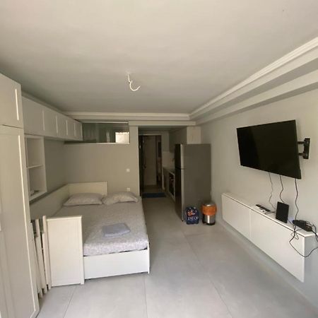 Minimalist Studio Behind Hilton Hotel Афины Экстерьер фото
