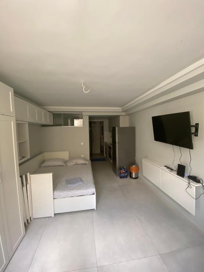 Minimalist Studio Behind Hilton Hotel Афины Экстерьер фото