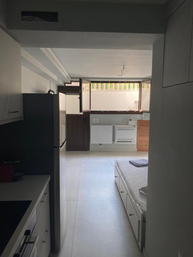 Minimalist Studio Behind Hilton Hotel Афины Экстерьер фото
